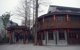 浙江杭州旅遊，最有看點的不是西湖，而是一條街，一條江和一座寺