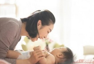 父母如何與嬰兒交流？經常聊天和很少交流，這幾點差異家長要知曉