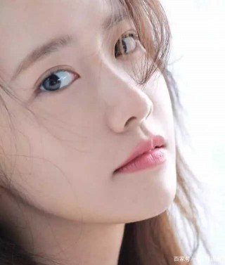 韓國女演員林允兒，用顏和中文力量圈粉