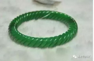 宋美齡最愛珠寶之一：麻花翡翠手鐲現如今價值過億