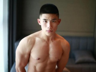 22歲國產健身教練，用4年練出健碩身材，還登上健美舞台
