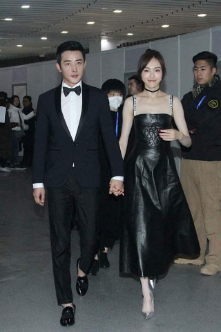 唐嫣真是嫁給了愛情，與羅晉同框行走，滿眼都是甜美的感覺