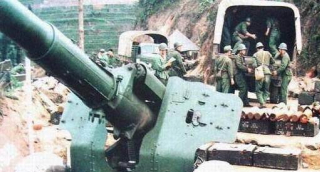 當我軍重炮陷入泥潭上不去陣地時，感人的一幕出現了_大炮_村民_戰爭