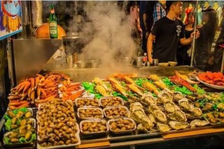 繼解放碑好吃街後，重慶又一條美食街走紅，人稱“山城人的最愛”