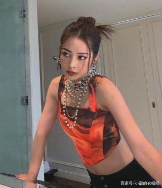 媲美女模特的時髦越南女孩，穿搭時尚，抹胸裙+短褲，勾勒好身材
