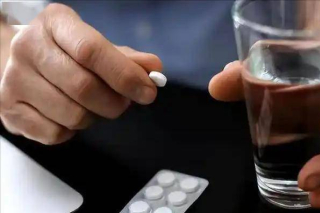 降糖藥清晨吃還是晚上吃？醫生告誡：謹記這幾個要點，否則白吃_藥物_時間_患者