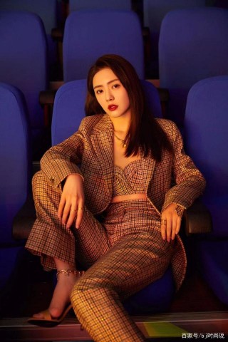 西裝不會穿嗎？借鑒蔡文靜的西裝搭配，職場小白也可以穿出女王風