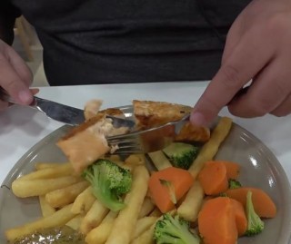 性價比最高的西餐廳，一個豬肘子只要六十元，飲料可