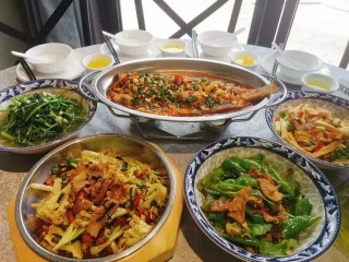 新塘東洲路口這間人氣湘菜，4折開吃招牌套餐！
