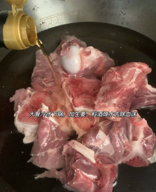 滋補美味：筒骨玉米湯的烹飪秘籍_姜片_胡蘿卜_胡椒粉