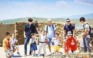 嗯哼亮相電影節！杜江想嗯哼成為演員？網友：要被商業化了？