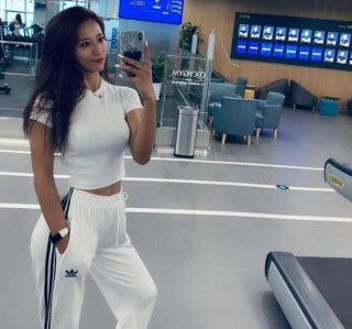 職業健美選手，西瓜臀螞蟻腰搭配豐滿胸部，身材火辣