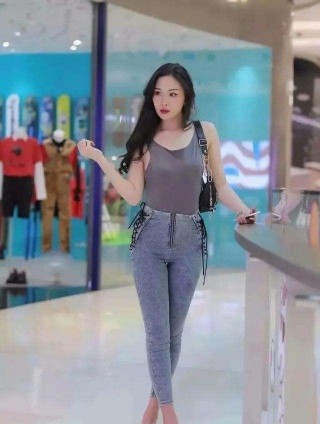 瑜伽褲的穿搭不挑人，穿出女神氣質，女性魅力滿滿