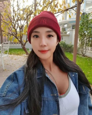健美女王李藝琳，擁有魔鬼身材，天使的面孔，充滿力