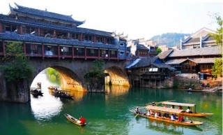 有座百年古城，明明對外不收遊客門票錢，為何還能靠旅遊生活