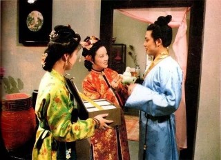 《紅樓夢》里的平兒對賈璉有情分嗎？