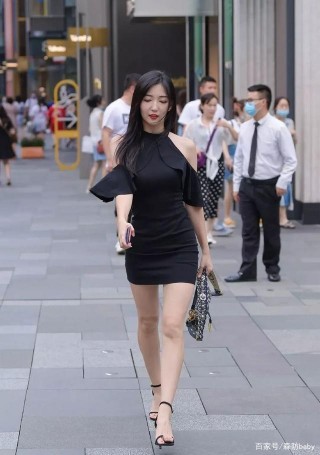 新潮美觀的連衣裙穿著顯出典雅氣質，時尚百搭又耐看，經典時髦