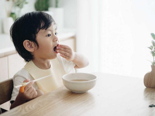想促進寶寶大腦發育，提高智力，不妨給孩子吃這4種輔食