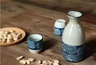 鑑別真假白酒，掛杯、酒線算什麼，學學5個招術，再也不怕被忽悠