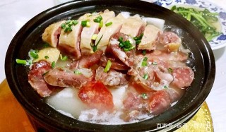 徽州名菜“一品鍋”是人們冬季常吃的美食，做法是把各種菜品？