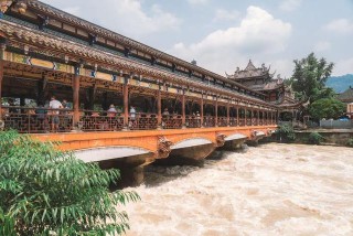地震後第一個完成重建的旅遊景點，建於清朝年間，是歷史藝術長廊