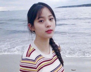 歐陽娜娜姐妹相繼出道，顏值遭嫌棄，網友：娛樂圈的錢還是好賺