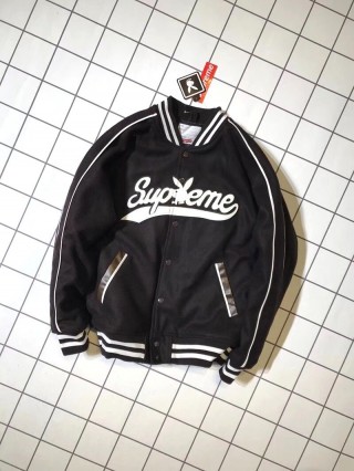 新年了，買一件帥氣的Supreme棉外套給自己
