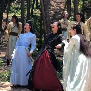 肖戰28歲生日王一博祝福，曬《陳情令》幕後照，7小時288萬人點讚