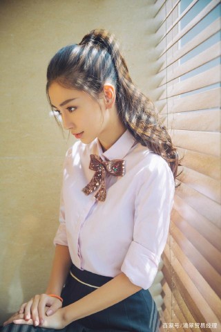 潮流時尚：學生裝扮的angelababy，女神的樣子甜美又清純可愛！