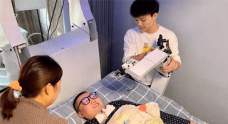 這位用嘴操作的遊戲主播獲送定制專屬電競床 網友：他值得！