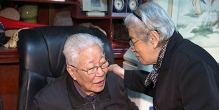 他曾是安徽副省長，後來任山東省委書記，功勳卓越，活了103歲