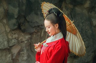 越深愛，越“敏感”的三大星座，多愁善感，總是“有苦說不出”