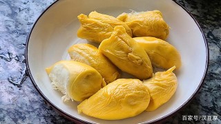 榴蓮燉雞，廣東夏天很常見的一道美食，好喝簡單，味道特別