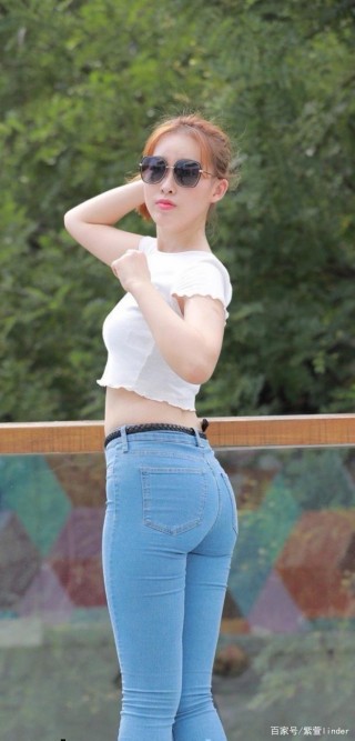 展現女性魅力的打底褲，用心挑選和搭配的女生，身材高挑