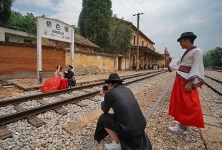 邊疆游：一部電影火了默默無聞的小站，但不遠處烈士陵園卻很寂寞