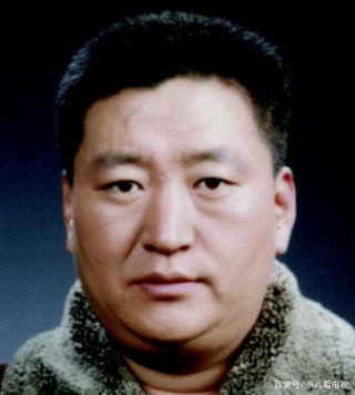 結婚八次的男人，在娛樂圈做十八線演員，這位大爺最近又談戀愛了