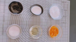 健康甜蜜烘焙料理 黑芝麻：奶油霜三明治&奶油餡蛋糕卷！