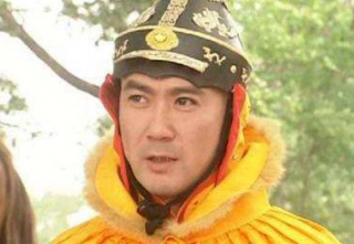 清朝入關後，他本可以成為開國皇帝，卻被叔叔害死、妻子也被霸占