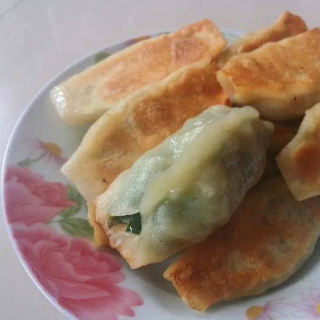 比餃子還好吃的鍋貼，外焦裏嫩，咬一口又酥又香
