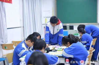 生物作為綜合性學科，理論知識學習和實踐能力的培養同樣至關重要