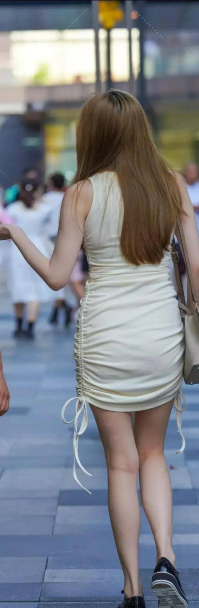 親民風格的瑜伽褲，讓造型遠離俗套感，遮肉顯瘦