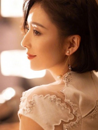 佟麗婭剛官宣離婚，狗仔就爆出陳思誠視頻？郝蕾扯下娛樂圈遮羞布