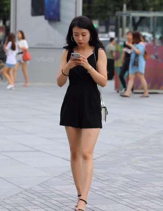 時尚有型的短裙更具潮流時尚感，清爽優雅一步到位，時尚大方