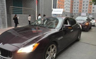西安一城中村，周邊高校林立，一到晚上，跑車副駕駛