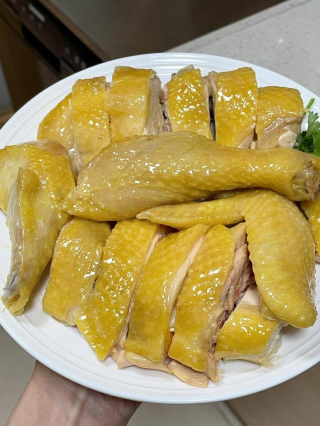 這水蒸雞一上桌，肉嫩得筷子都夾不穩？_姜蔥_隔水_雞皮