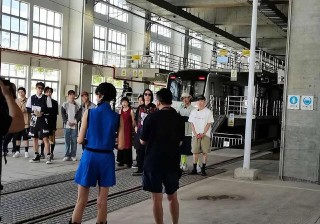 組圖：吳亦凡鄭爽同框錄制節目 俊男靚女穿著時尚潮