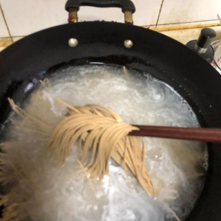 涼拌蕎麥面，低脂肪又飽肚子的美食，健身人士的福音
