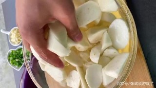 老廚師分享糖醋茄子家常做法，裹糊上漿巧妙，孩子們都喜歡！