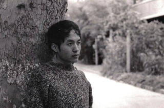 顧城殺妻，隨後自縊，唯一兒子被姑姑帶到國外，一生不准學習中文