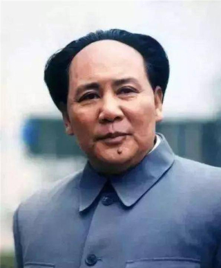1989年古月受邀參加國宴，楊白冰主動打了個招呼，嚇得他連忙起身_毛主席_孩子_隊伍